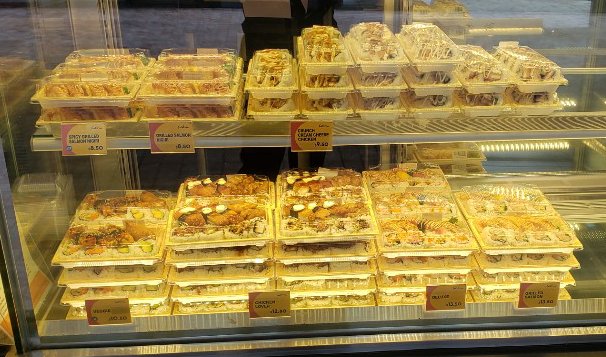 Sushia Sushi Roll & Fresh Bar photo 3